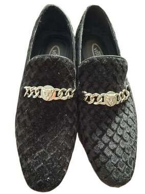 Hugo Vitelli Felix Men’s 8M Black Velvet Lion Chain Loafers Dress Shoes Box

Hug